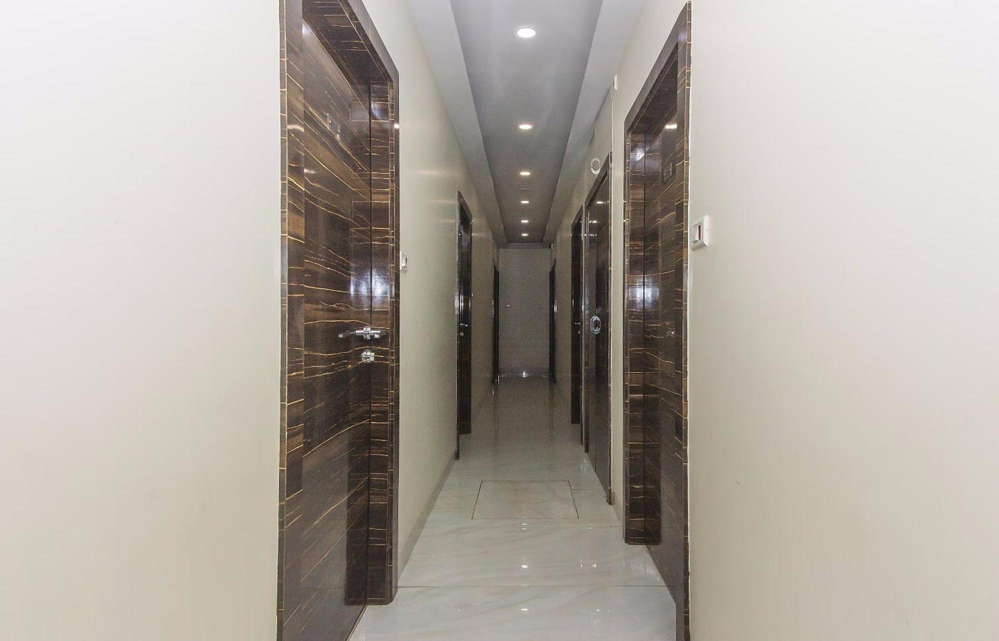 Capital O Hotel Pearl Near Us Embassy Mumbai Ngoại thất bức ảnh