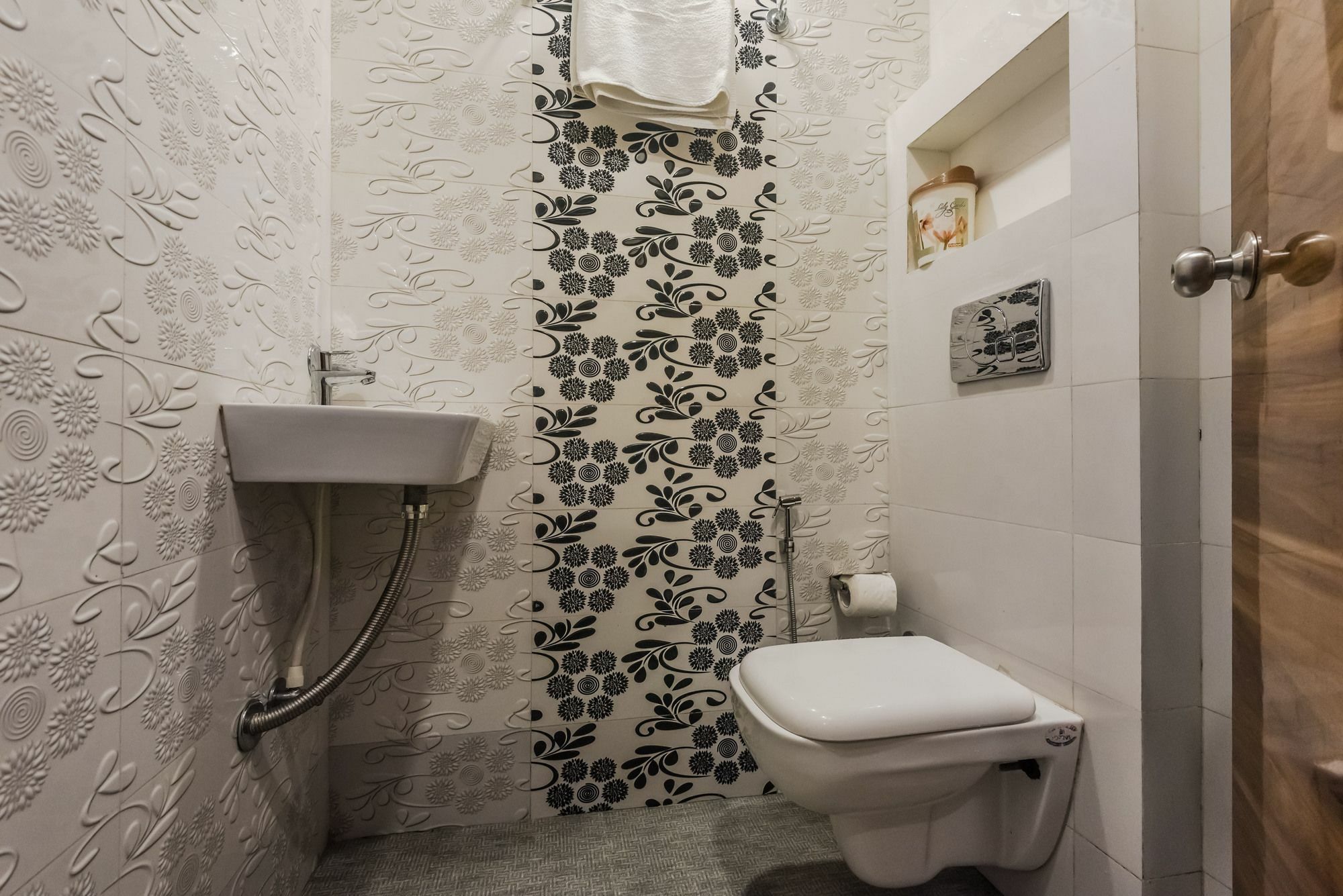 Capital O Hotel Pearl Near Us Embassy Mumbai Ngoại thất bức ảnh